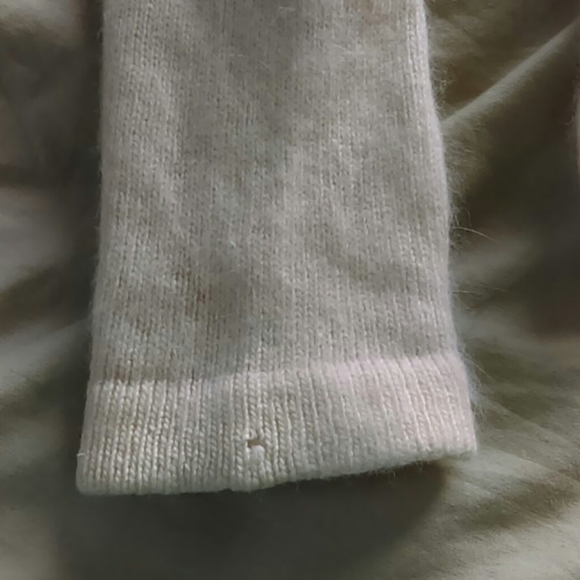 Vintage cardigan, beading on shoulders. LambsWool - Picture 5 of 8